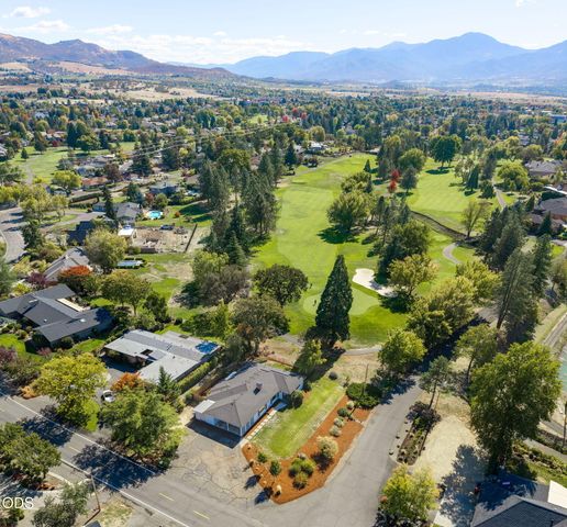 101 Greenway Drive, Medford, OR 97504