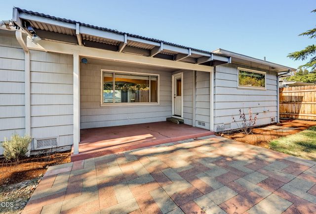 101 Greenway Drive, Medford, OR 97504