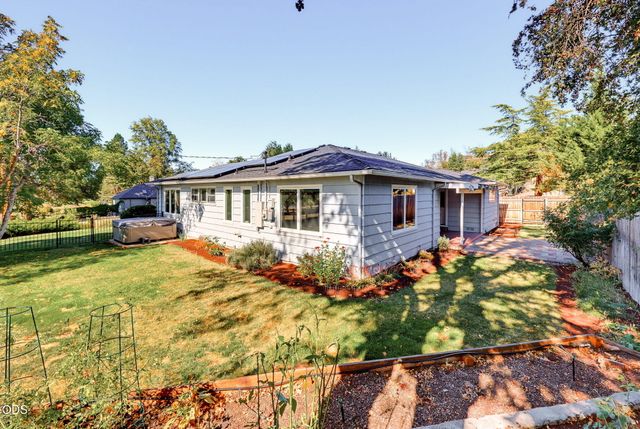 101 Greenway Drive, Medford, OR 97504