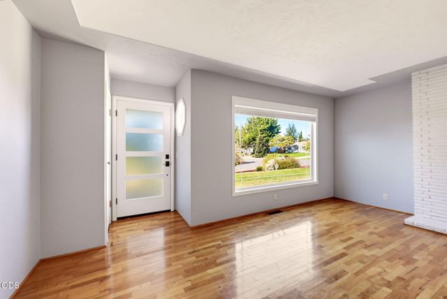 101 Greenway Drive, Medford, OR 97504