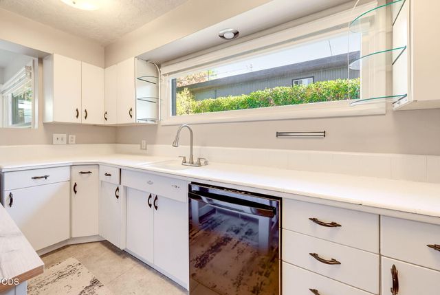 101 Greenway Drive, Medford, OR 97504