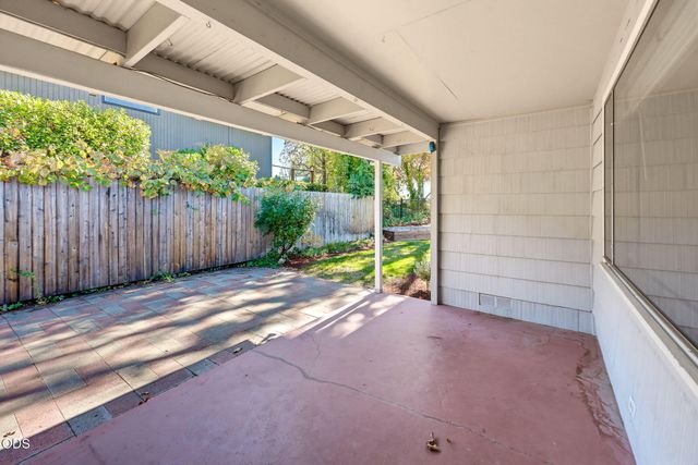 101 Greenway Drive, Medford, OR 97504