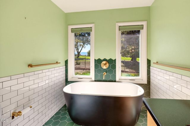 101 Greenway Drive, Medford, OR 97504
