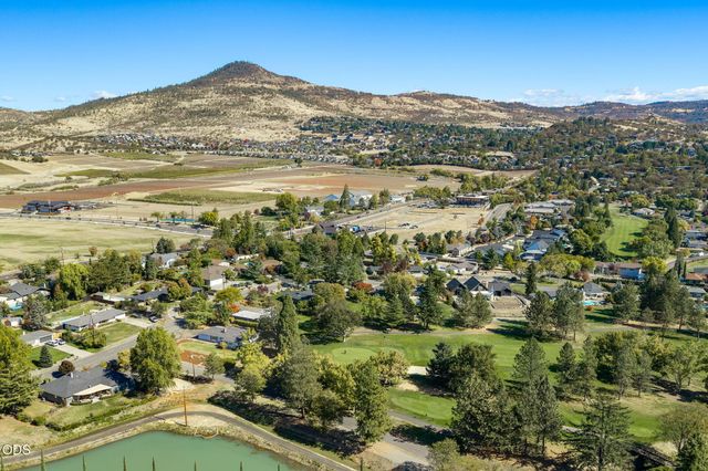 101 Greenway Drive, Medford, OR 97504