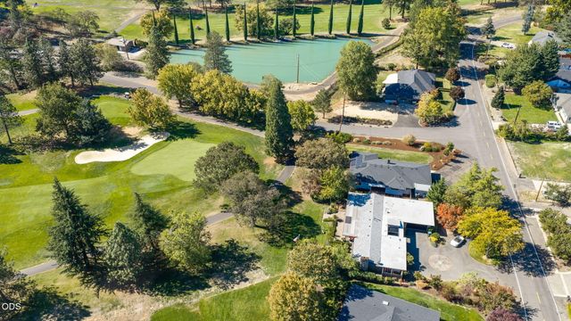 101 Greenway Drive, Medford, OR 97504