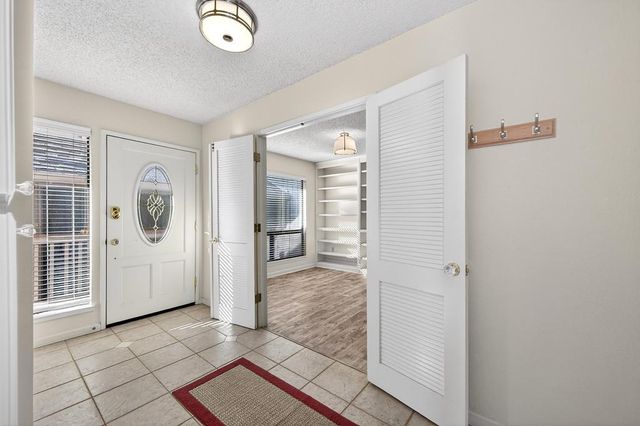 811 Auburn Ravine Rd, Auburn, CA 95603