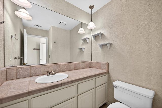 811 Auburn Ravine Rd, Auburn, CA 95603