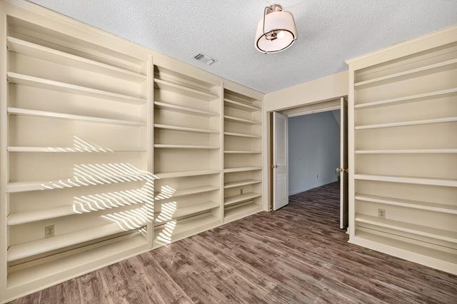 811 Auburn Ravine Rd, Auburn, CA 95603