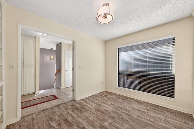 811 Auburn Ravine Rd, Auburn, CA 95603