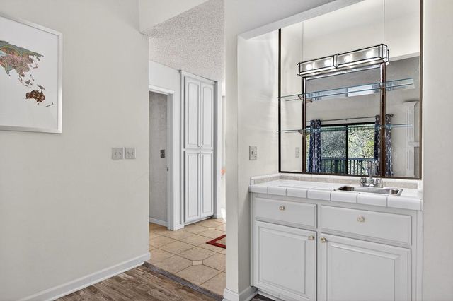 811 Auburn Ravine Rd, Auburn, CA 95603