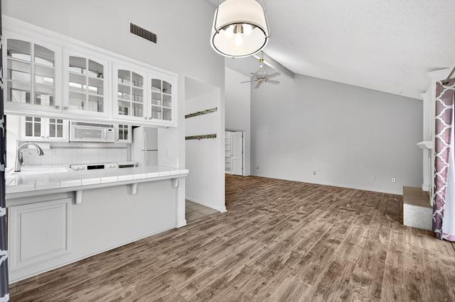 811 Auburn Ravine Rd, Auburn, CA 95603