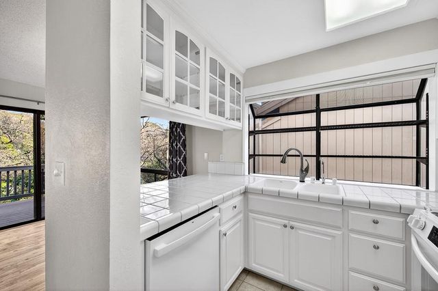 811 Auburn Ravine Rd, Auburn, CA 95603