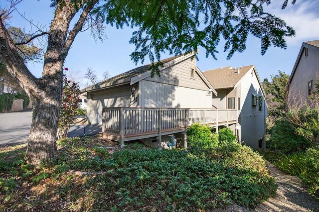 811 Auburn Ravine Rd, Auburn, CA 95603