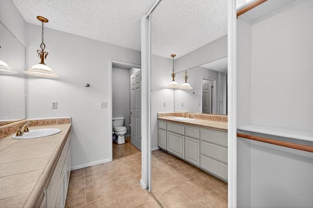 811 Auburn Ravine Rd, Auburn, CA 95603