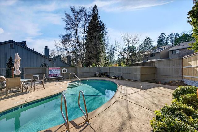 811 Auburn Ravine Rd, Auburn, CA 95603