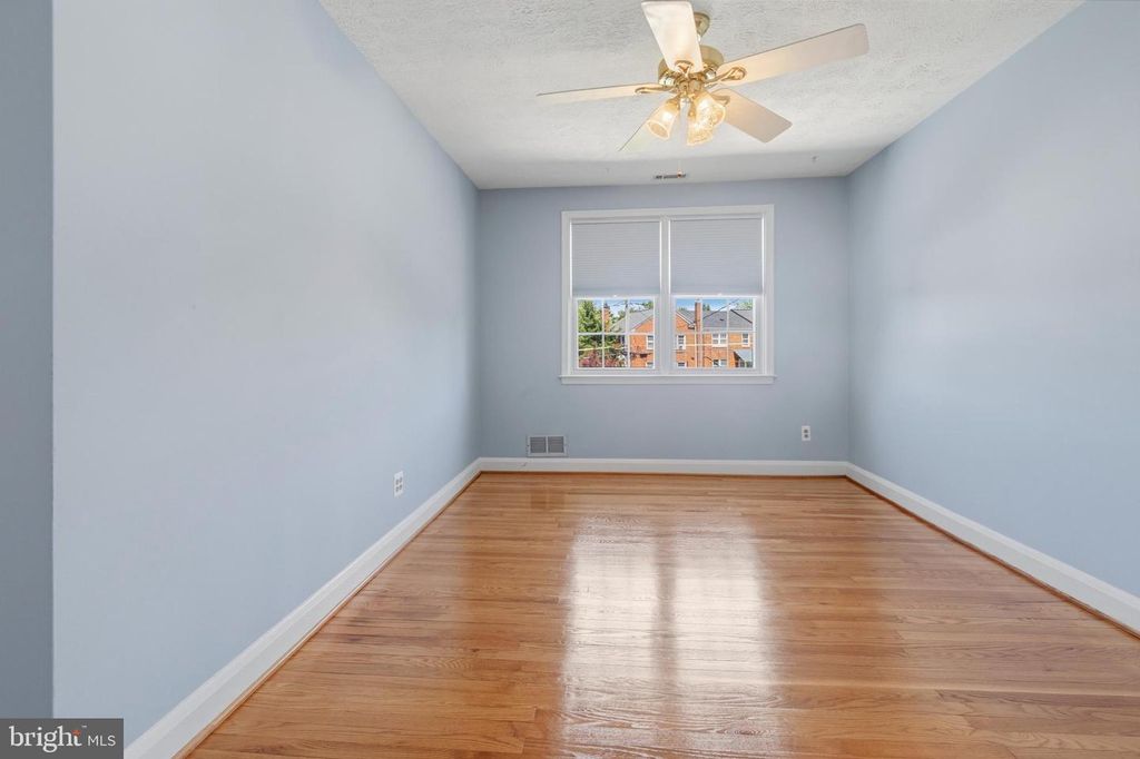 Image 17 of property listing at 1528 COTTAGE LN, Towson, MD 21286