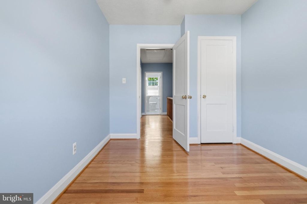 Image 20 of property listing at 1528 COTTAGE LN, Towson, MD 21286