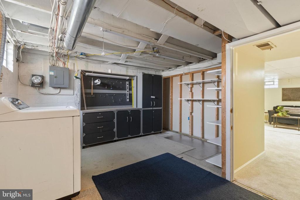 Image 24 of property listing at 1528 COTTAGE LN, Towson, MD 21286