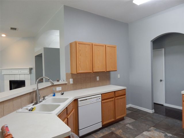 2704 Pyramid Lane, Mansfield, TX 76063