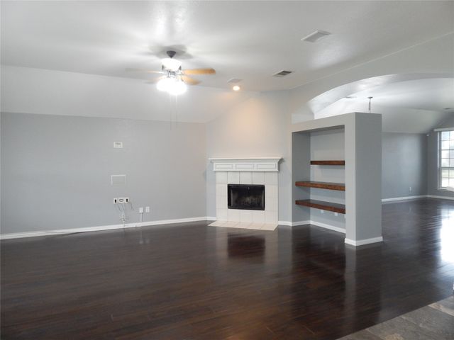 2704 Pyramid Lane, Mansfield, TX 76063