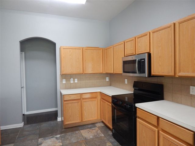 2704 Pyramid Lane, Mansfield, TX 76063