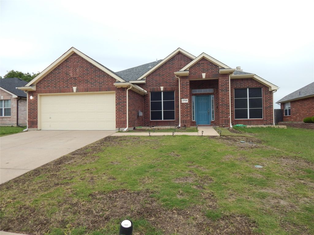 2704 Pyramid Lane, Mansfield, TX 76063