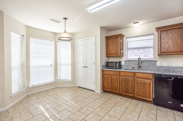 3511 Austin Street, Gainesville, TX 76240