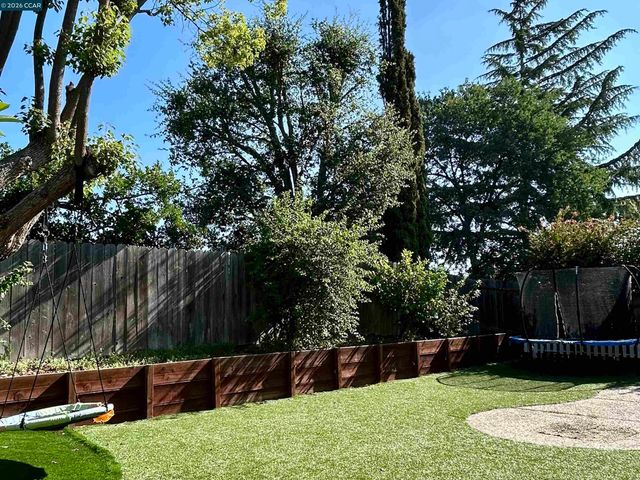 1965 Spring Lake Dr, Martinez, CA 94553