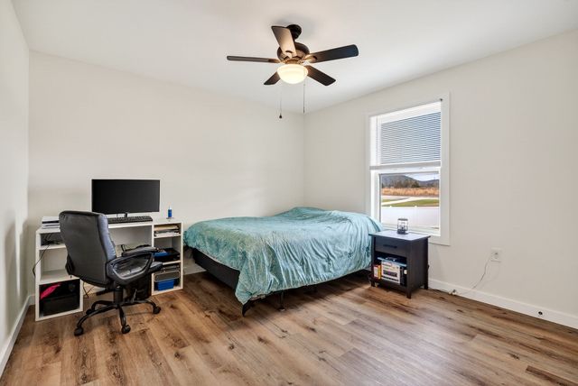 1004 N Spring St, Sparta, TN 38583