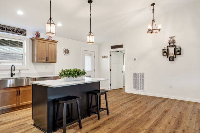 1004 N Spring St, Sparta, TN 38583