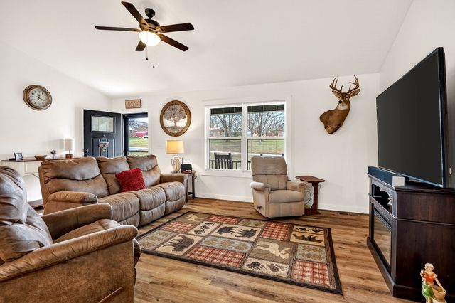 1004 N Spring St, Sparta, TN 38583