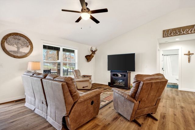 1004 N Spring St, Sparta, TN 38583