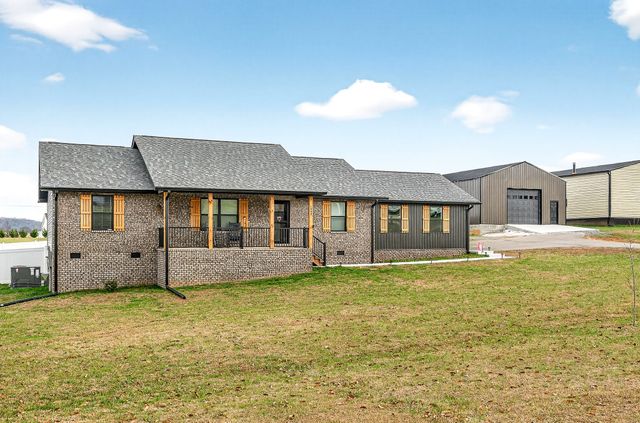 1004 N Spring St, Sparta, TN 38583