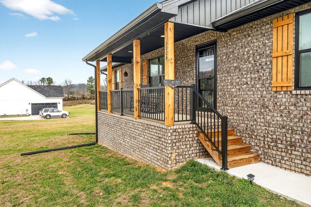 1004 N Spring St, Sparta, TN 38583