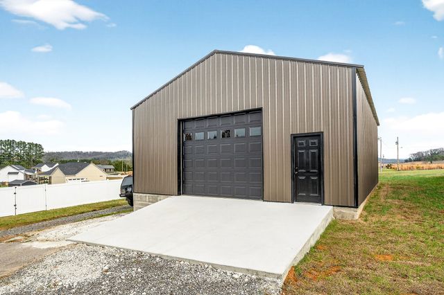 1004 N Spring St, Sparta, TN 38583