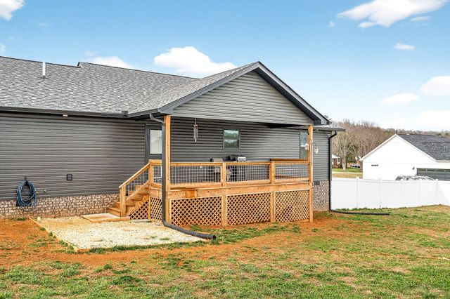 1004 N Spring St, Sparta, TN 38583