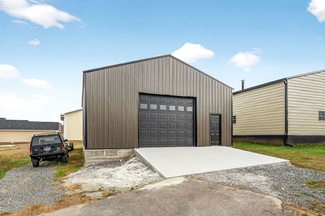 1004 N Spring St, Sparta, TN 38583