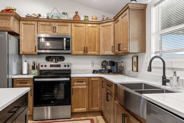 1004 N Spring St, Sparta, TN 38583