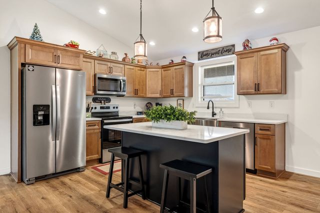 1004 N Spring St, Sparta, TN 38583