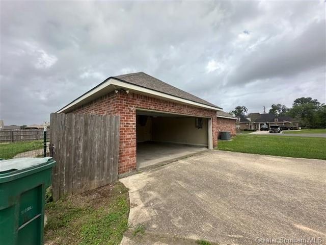 809 E Kade Lane, Lake Charles, LA 70605
