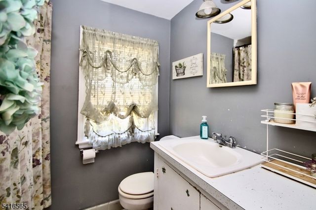 18 Durrell St, Verona Twp., NJ 07044