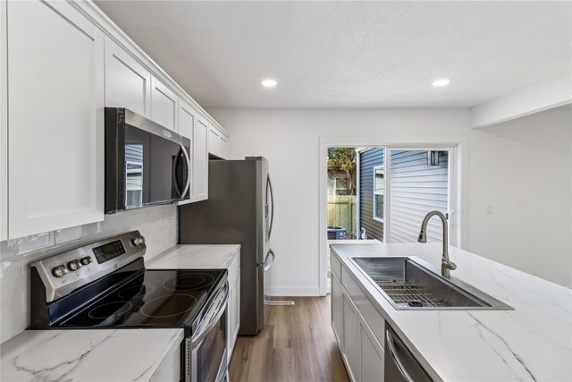 1312 E 25th Court, Des Moines, IA 50317