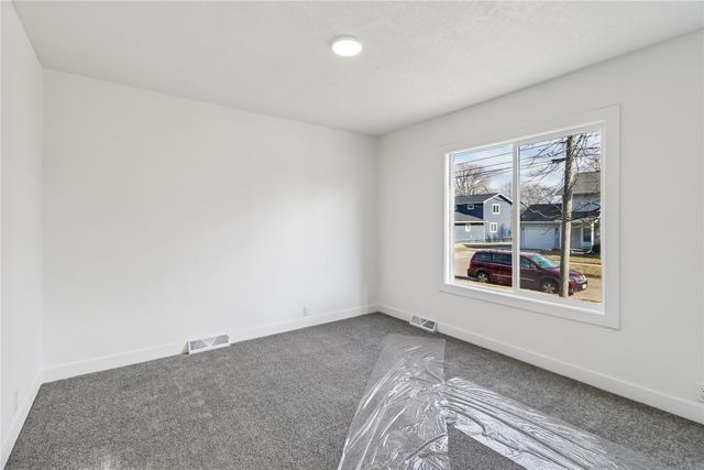 1312 E 25th Court, Des Moines, IA 50317