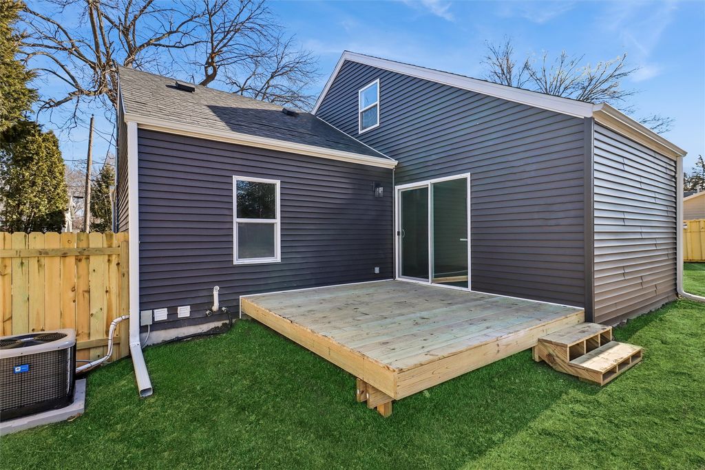 1312 E 25th Court, Des Moines, IA 50317