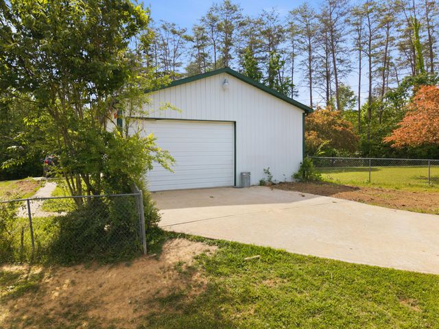 21 Pear Tree Lane, Burnside, KY 42519