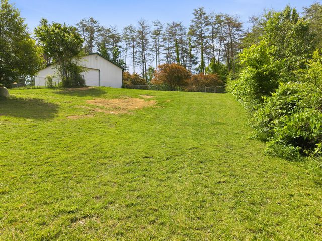 21 Pear Tree Lane, Burnside, KY 42519