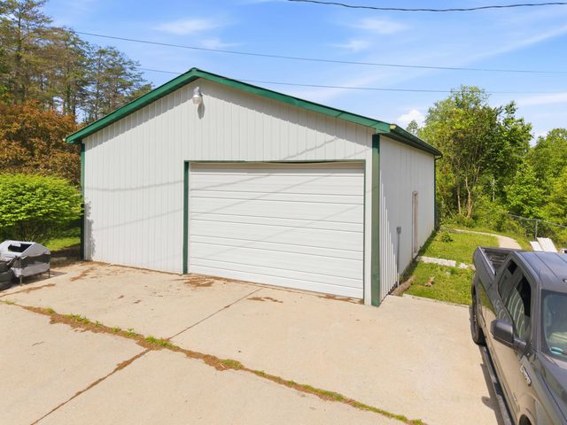21 Pear Tree Lane, Burnside, KY 42519