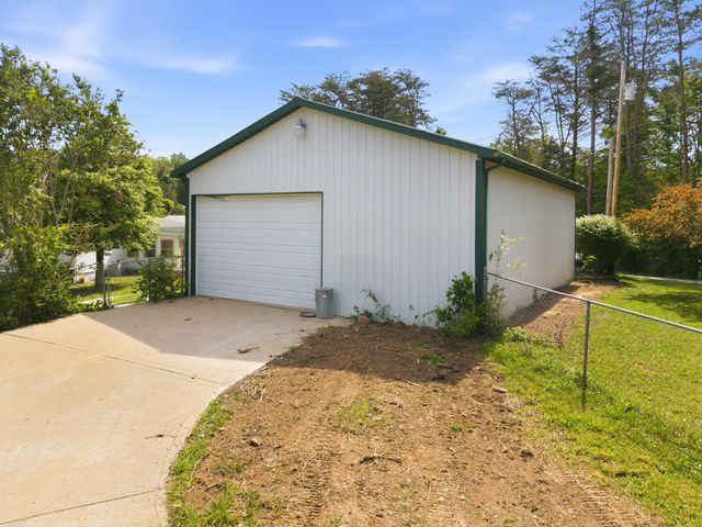 21 Pear Tree Lane, Burnside, KY 42519