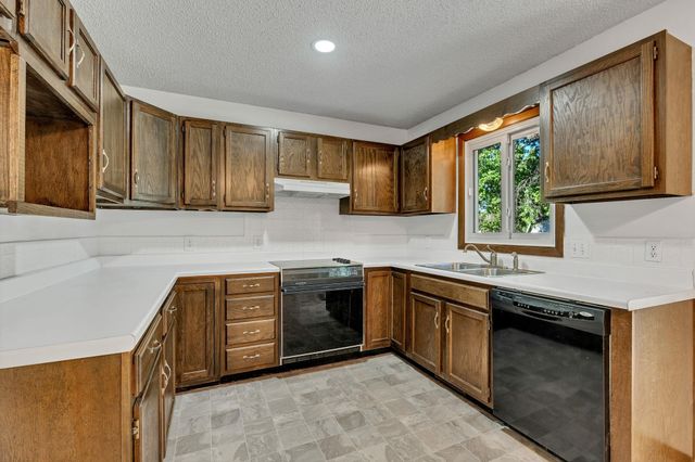 11204 W Jennie St, Wichita, KS 67212