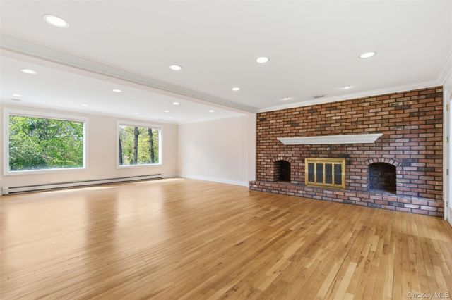 20 Hemingway Drive, Dix Hills, NY 11746